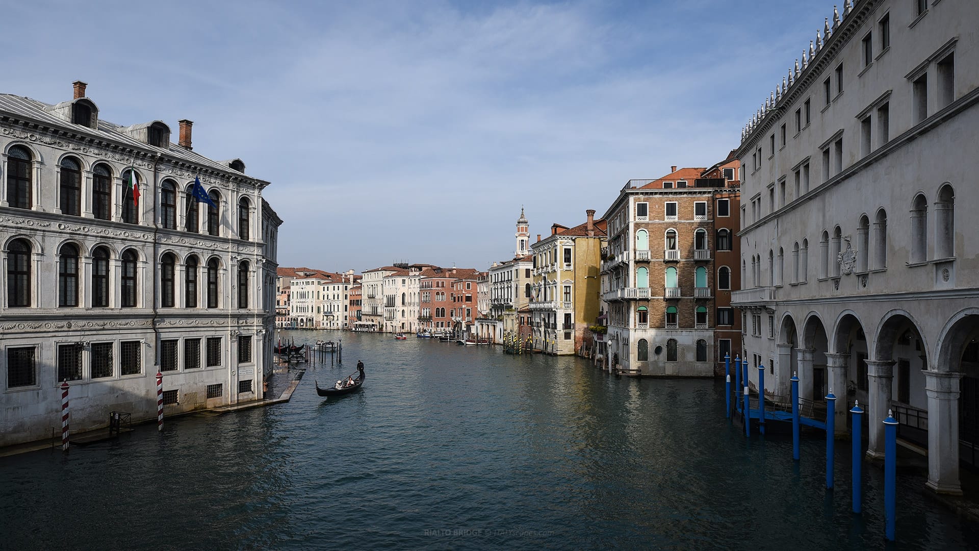 A Guide to Venice Bridges - From Famous Icons to Secret Corners 5 Venice bridges - Rialto Bridge