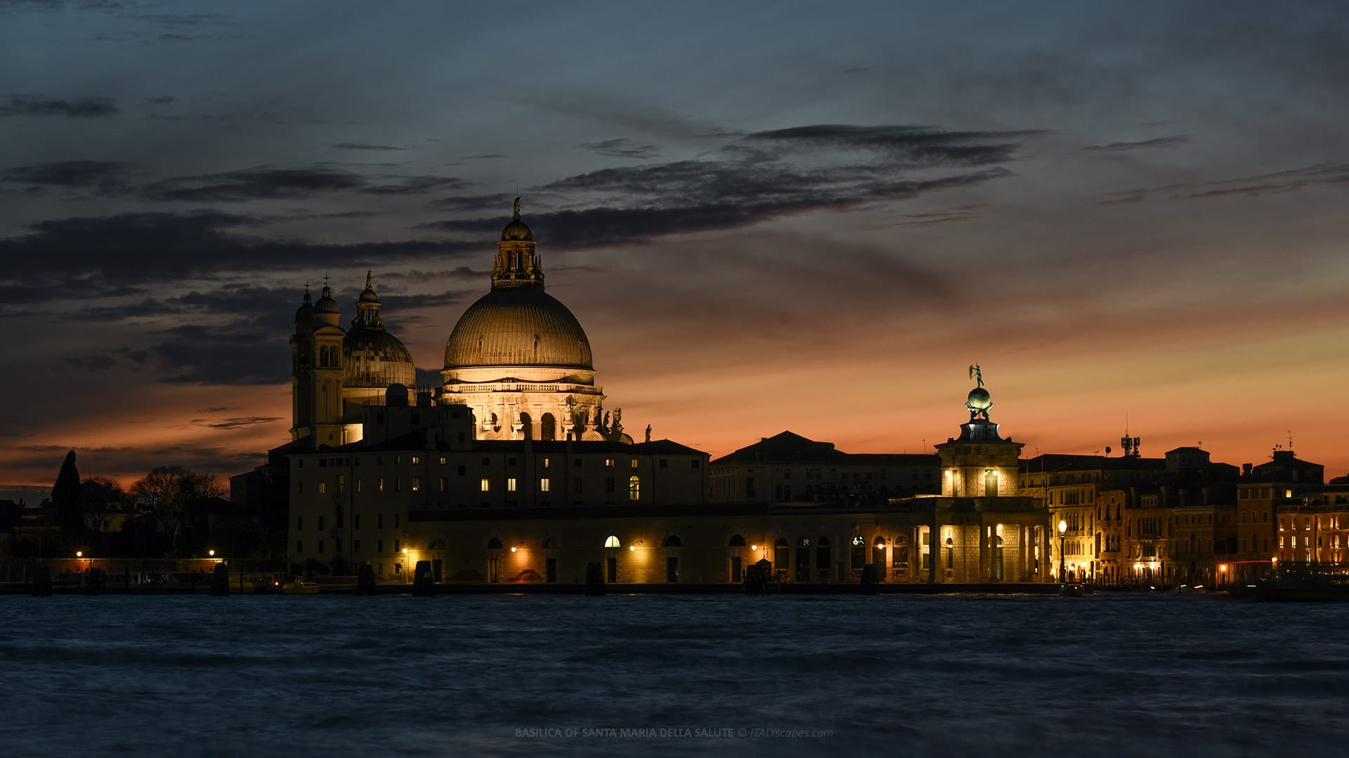 Basilica di Santa Maria della Salute 4 Basilica di Santa Maria della Salute at sunset