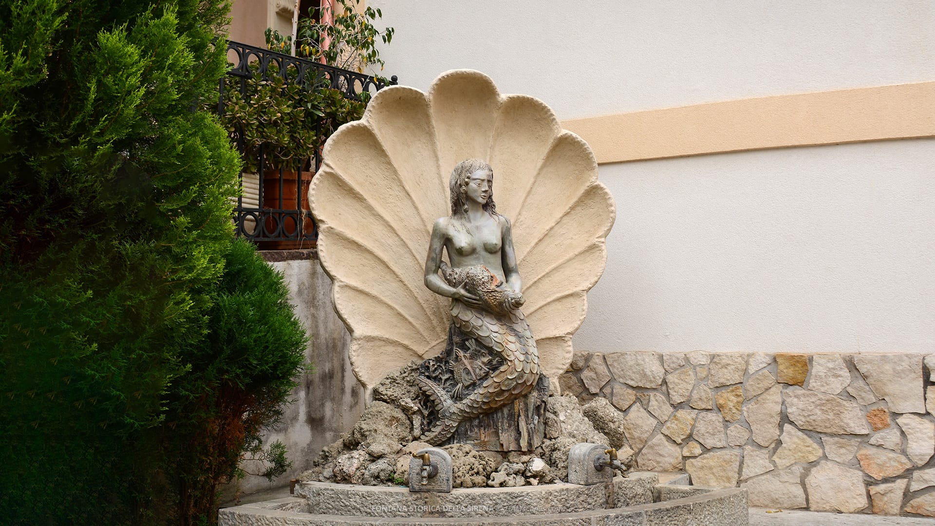 Fontana Storica della Sirena 2 Fontana Storica della Sirena - Scilla