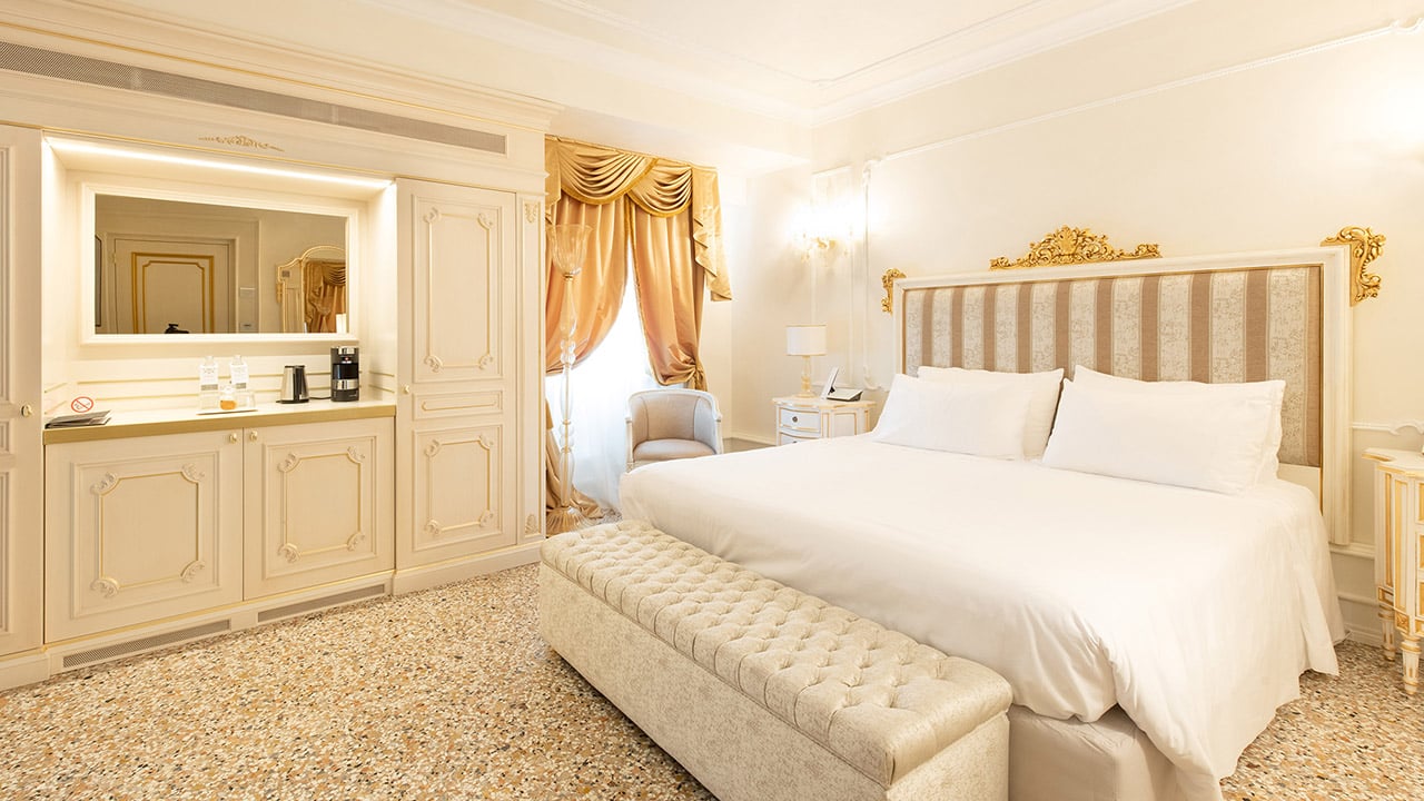 Ca' Bonfadini Historic Experience
