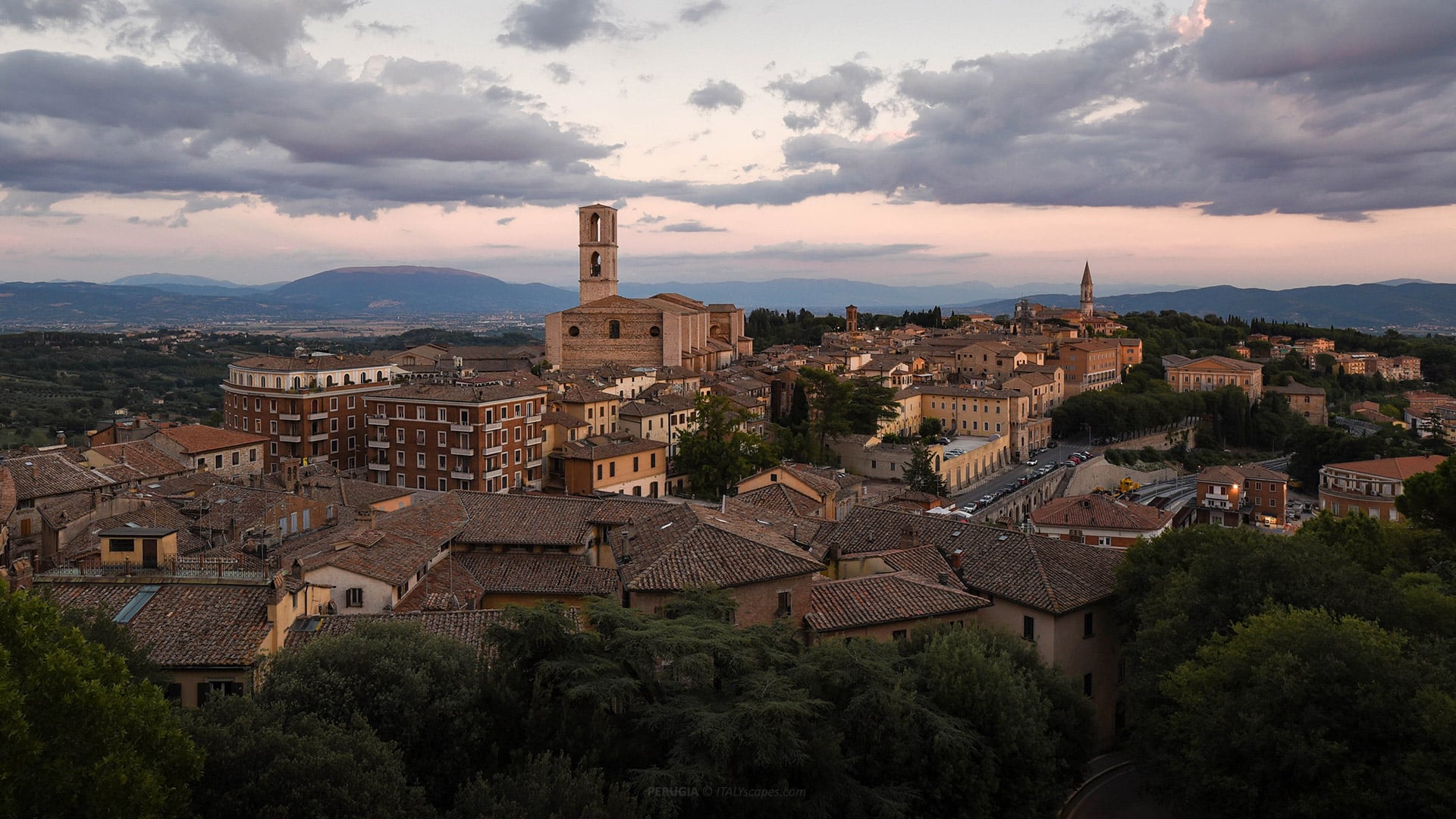 Umbria Jazz Festival 2027 - Jazz in the Heart of Perugia 6 Panoramic view of Perugia, Umbria, with the historic center, medieval rooftops and surrounding hills at sunset