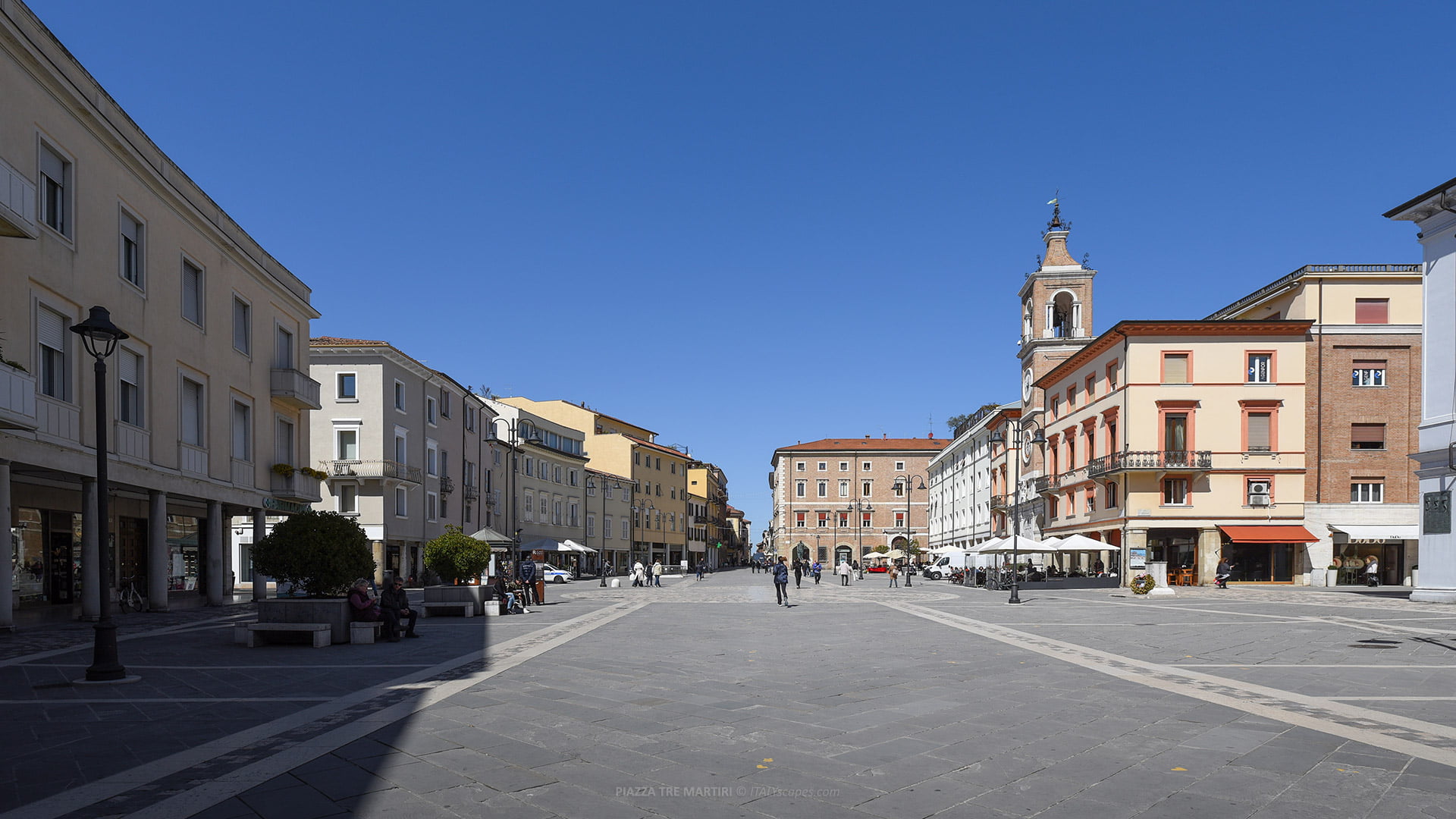Piazza Tre Martiri 1 Piazza Tre Martiri - Rimini