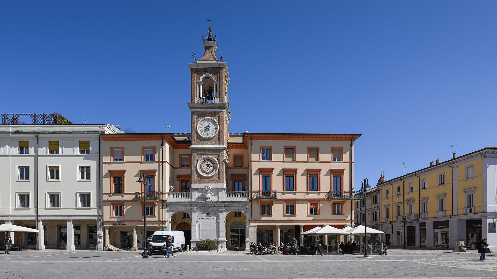 Piazza Tre Martiri 2 Piazza Tre Martiri - Rimini